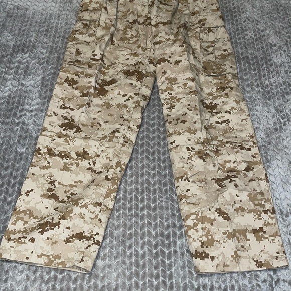 NWT Trousers, Desert MARPAT Camouflage, MCCUU. Size Medium. - Picture 8 of 11